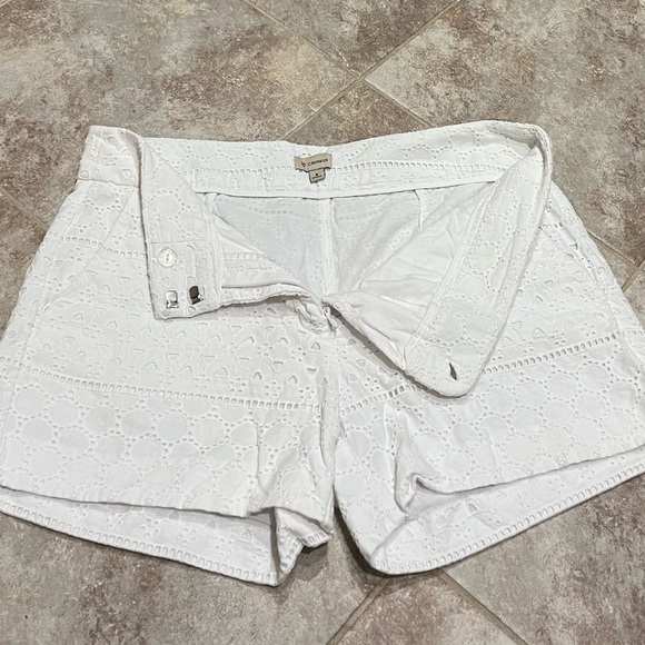 Daniel Cremieux Women’s Percy Eyelet Cotton Mid Rise White Shorts Sz 8 Pockets - Picture 3 of 9